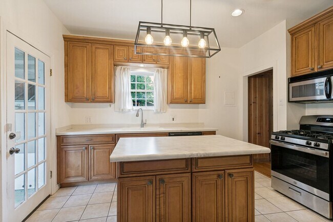 Building Photo - CHARMING ALAMO HEIGHTS COTTAGE