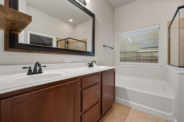 Building Photo - 4802 Oakview Dr