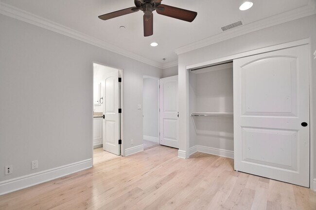 Building Photo - 3 Bed 3.5 Bath Town Home For Lease - Walk to Beach