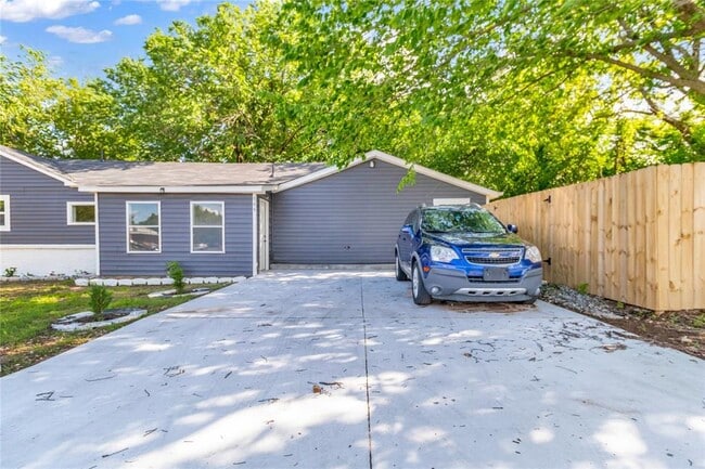 Building Photo - 544 N Elm Ave