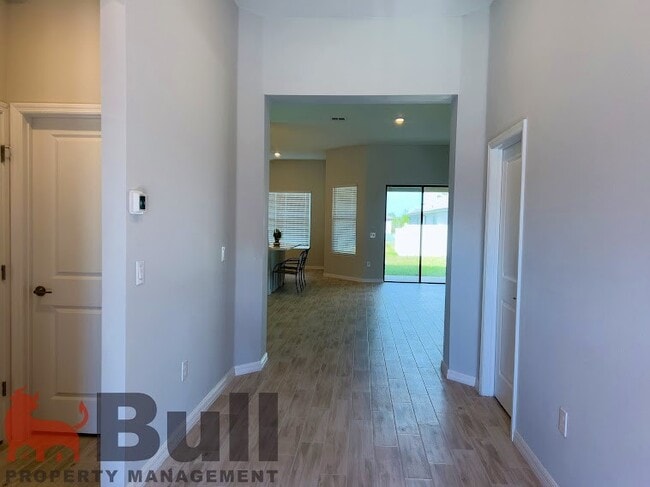 Building Photo - 1980 GOBLET COVE St