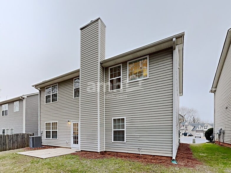 Building Photo - 92 Brookvalley Crossing