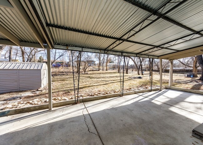 Building Photo - Newly Remodeled 5 Bed Home with Huge Yard