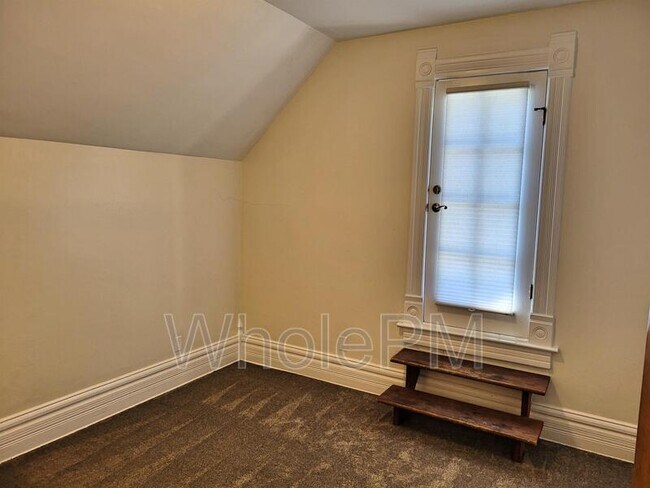 Building Photo - 721 Elati St