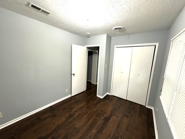 Building Photo - 8819 E Winner Rd