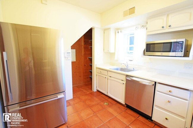 Building Photo - Cozy 3 Bedroom Near 4th Street - Ready to move in!