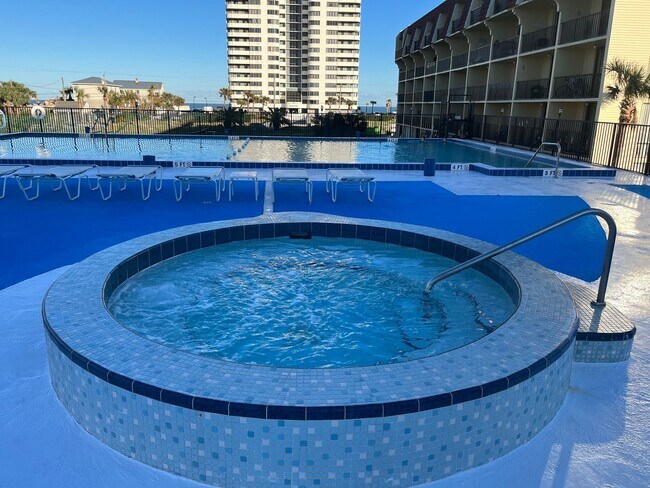 Building Photo - Amazing Community - HIDDEN GEM! Live Across Daytona Beach Inc Water, Internet & Cable ASK ABOUT O...