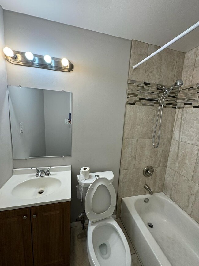 Building Photo - 3 Bed 1 Bath Home in Sicklerville