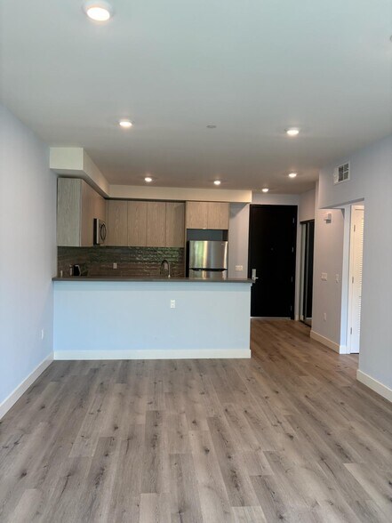 Building Photo - 10739 Kling St