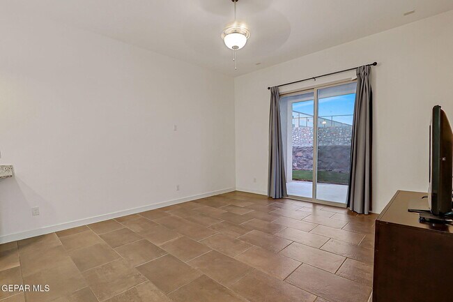 Building Photo - 308 S Manzanita Dr