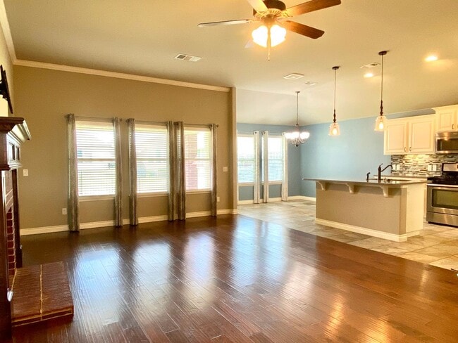 Building Photo - Deer Creek 3 Bed, 2 Bath with an Office