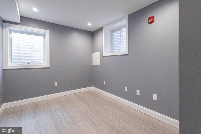 Building Photo - 3030 W Girard Ave