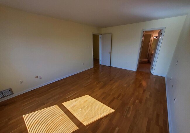 Building Photo - 1375 Pershing Blvd