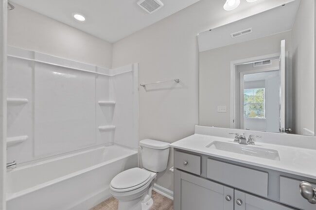 Building Photo - 130 Paramount Dr