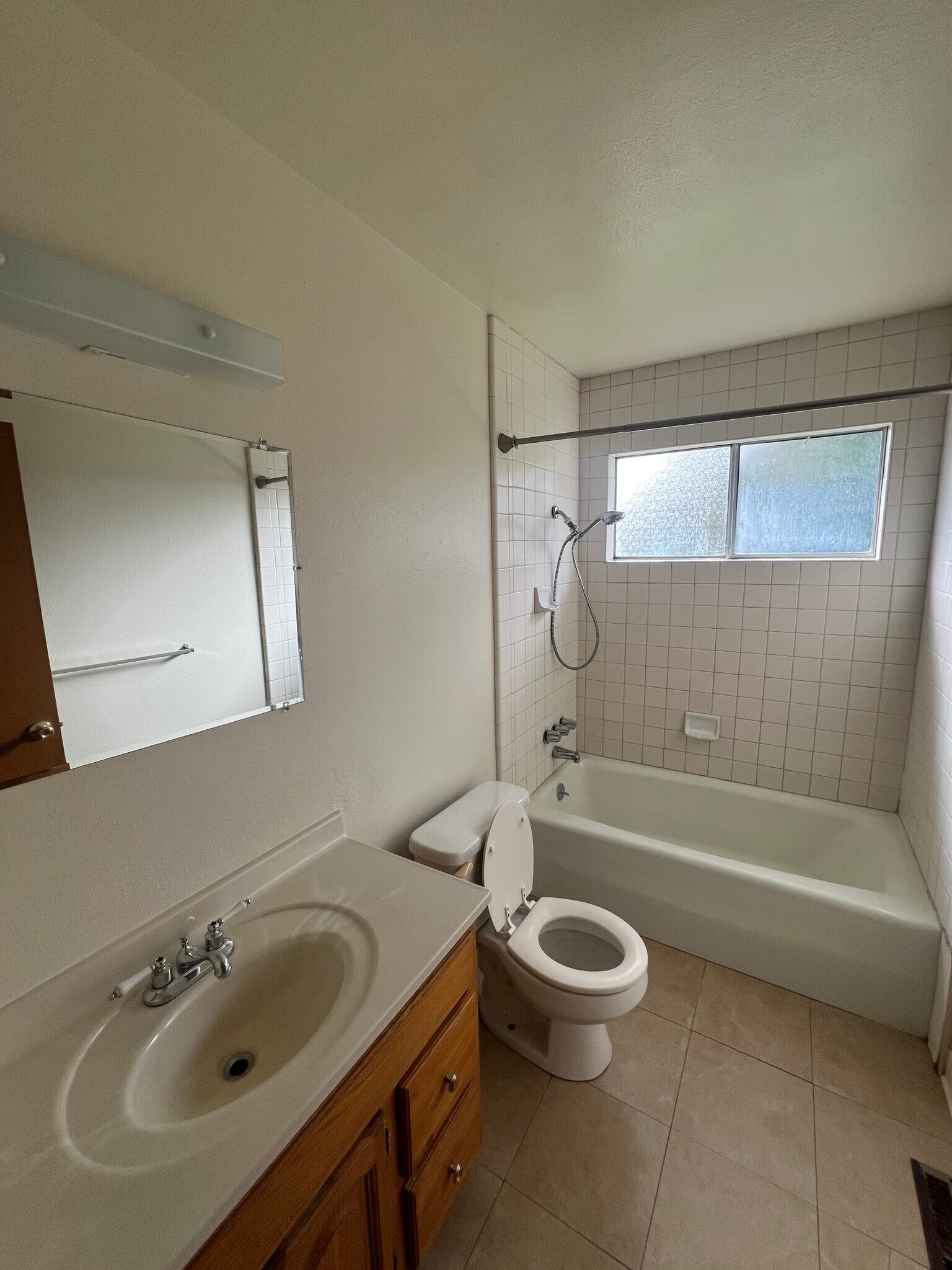 Building Photo - 5926 Walnut Dr