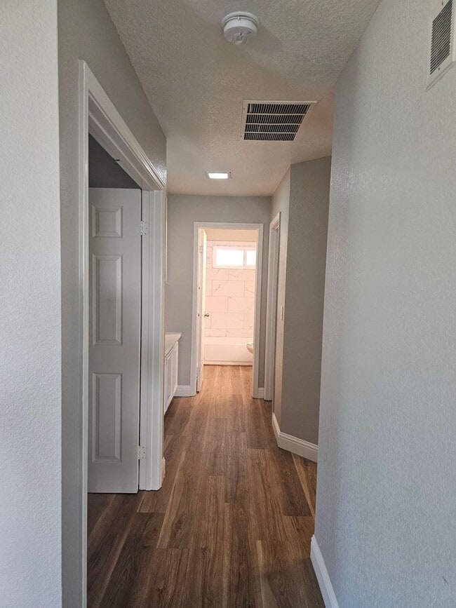 Building Photo - Beautiful Newly Remodeled Home Available Now!