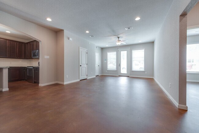 Building Photo - 2538 S University Dr