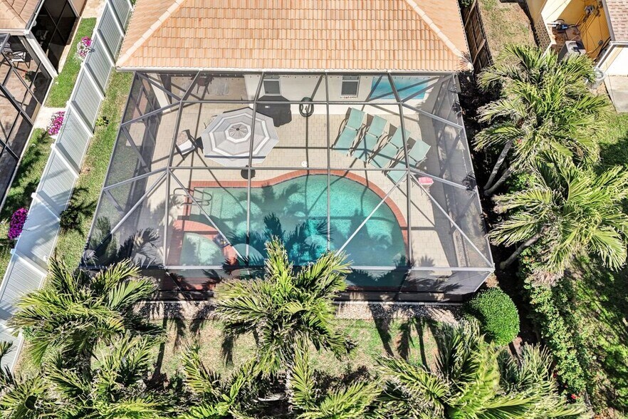 Building Photo - 684 98th Ave N