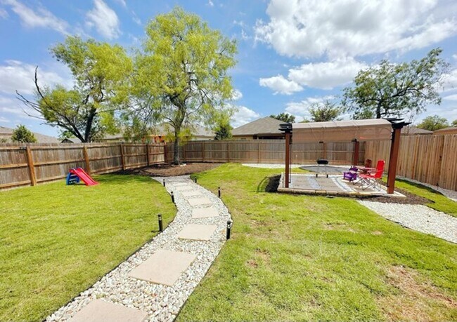 Building Photo - Move in soon! Beautiful  3 bedroom 2 bath near Lackland AFB
