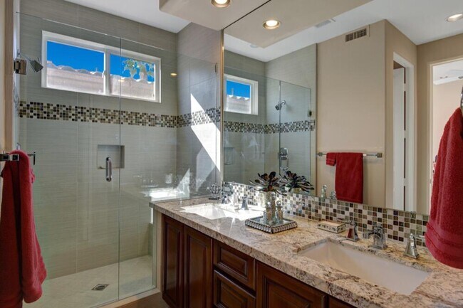 Building Photo - 348 Tomahawk Dr