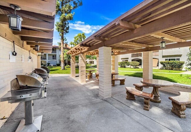 Building Photo - Spacious 1BD/1BA Mission Plaza Condo with Resort-Style Amenities in Prime Mission Valley Location