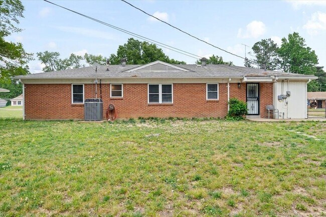 Building Photo - 7283 Juana Dr