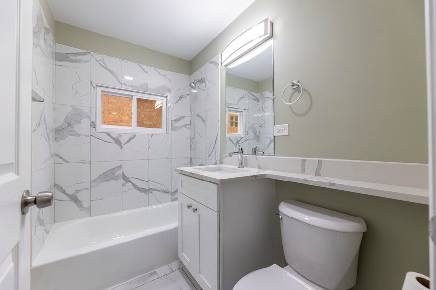 Building Photo - 6327 S Kenneth Ave