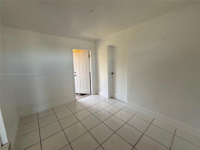 Building Photo - 2 bedroom in Hollywood FL 33023