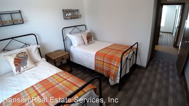 Building Photo - 708 SE 6th St