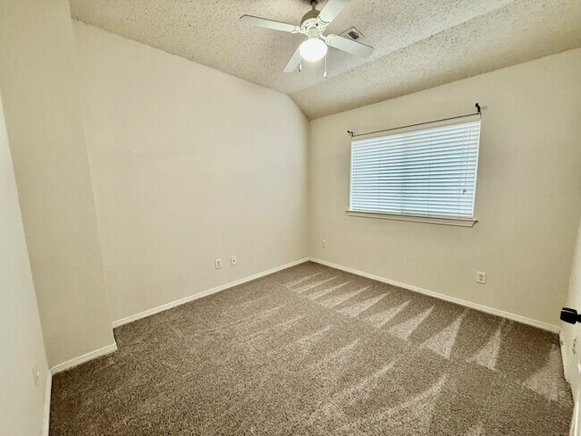 Building Photo - 3900 Braxton Ln