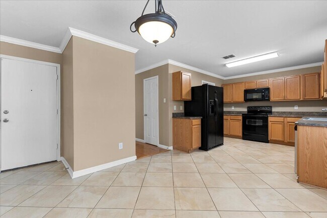 Building Photo - Move in ready! 3-bed 2.5-bath 2354 sqft 2-...
