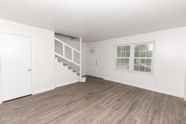 Building Photo - 318 Richlands Ave