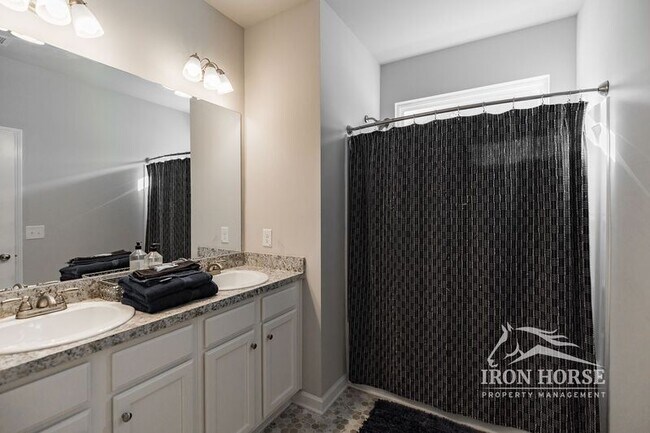 Building Photo - 1288 Towne Square Ct