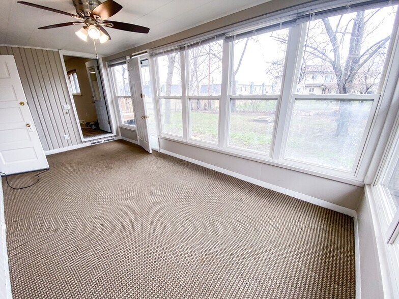 Building Photo - 1001 W Badger Rd