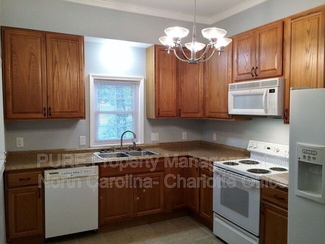 Building Photo - 179 Booker Dr SW