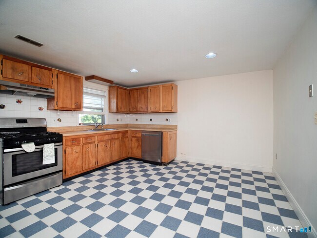 Building Photo - 38 Landin St