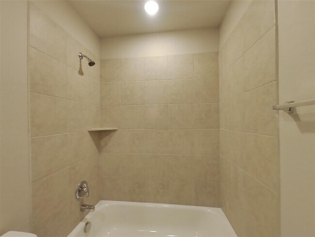 Building Photo - 5132 Saddle Clb Dr