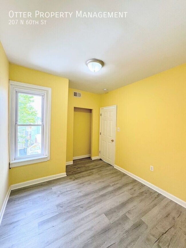 Building Photo - 207 N 60th St