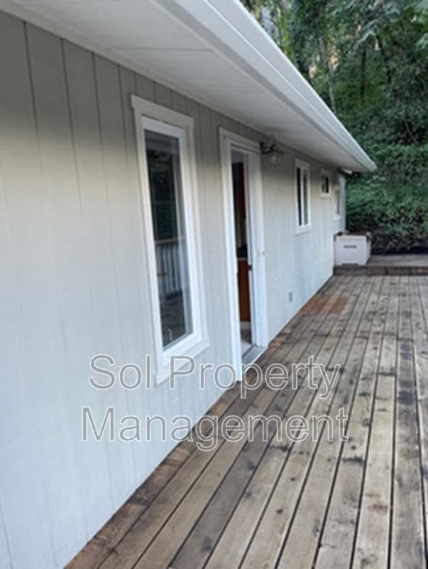 Building Photo - 175 S Redwood Dr