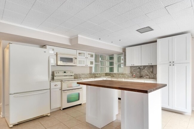 Building Photo - 5900 Donjoy Dr