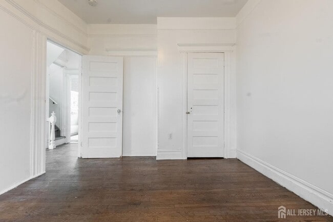 Building Photo - 410 Chadwick Ave