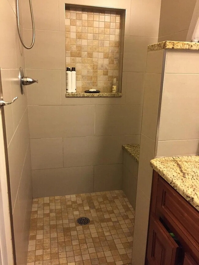 Building Photo - 932 Grandview Ave