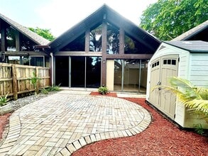 Building Photo - 497 N University Dr