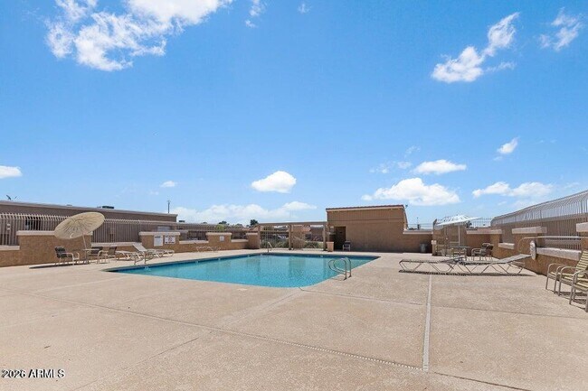 Building Photo - 330 W Tonopah Dr