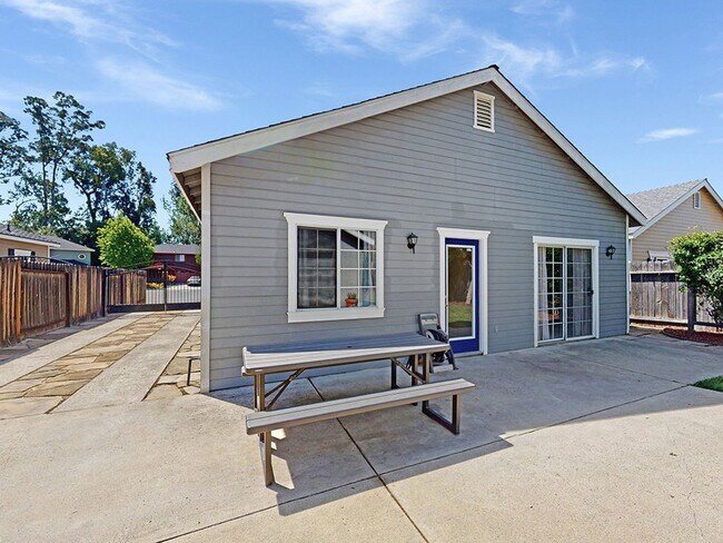 Building Photo - 888 El Capitan Way