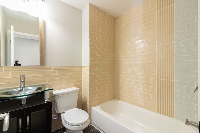 Building Photo - ???RENOVATED HOUSE WITH FULL BASEMENT + HUGE YARD Close to PENN / CHOP / DREXEL