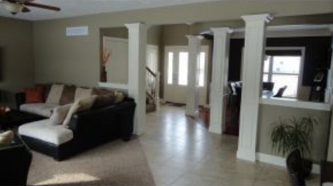 Building Photo - 205 Dropseed Dr