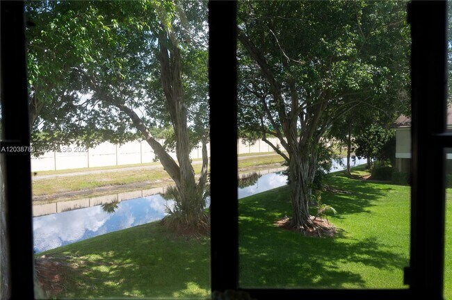 Building Photo - 508 Gardens Dr