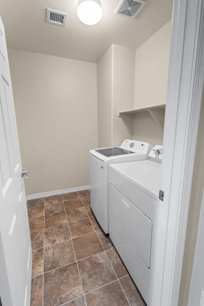 Building Photo - Buckeye Home