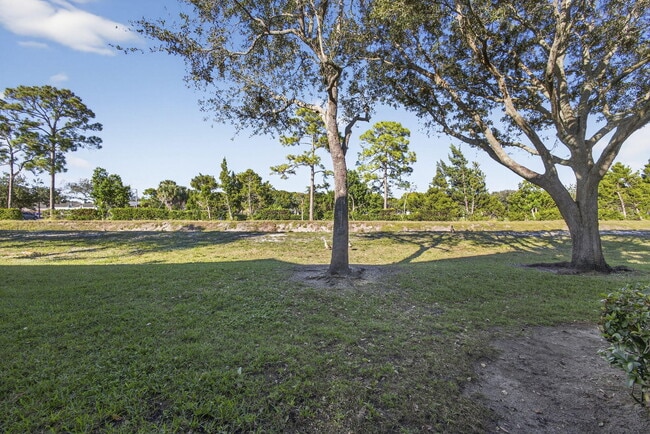 Building Photo - 3055 Grandiflora Dr